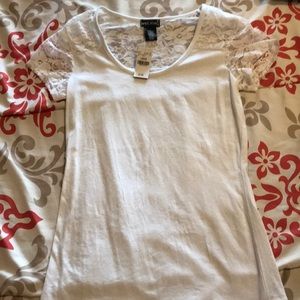 Wet seal whit T-shirt